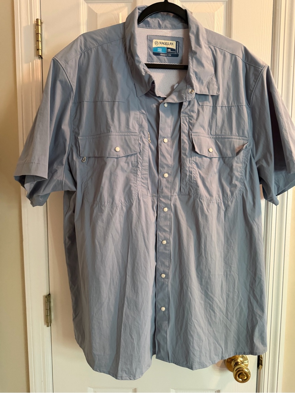 Magellan Outdoors Light Blue Short-Sleeve Button-Down Shirt